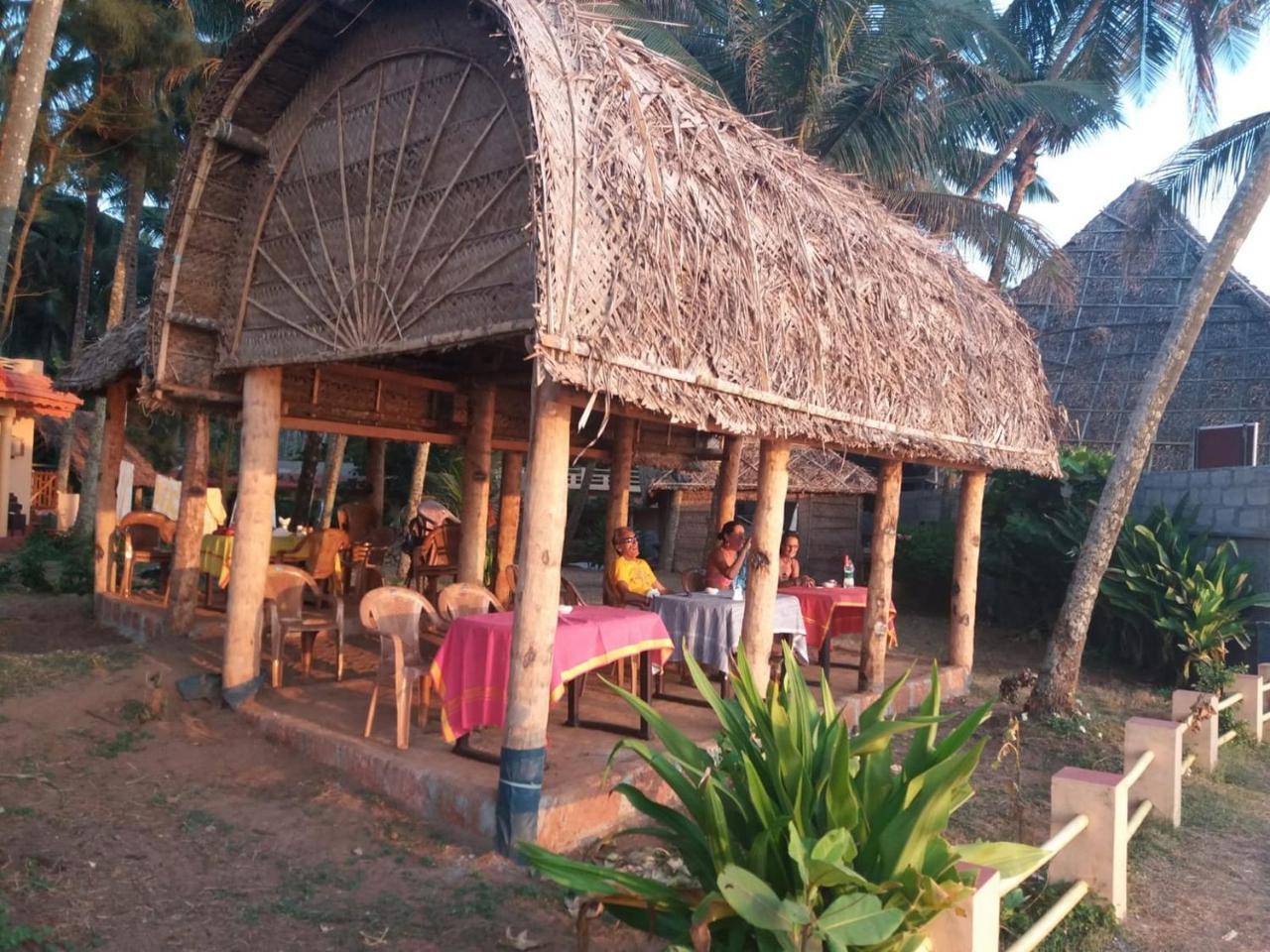 Sukriti Beach Resort Варкала Экстерьер фото